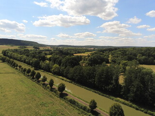 Fototapeta premium Canal du nivernais en Bourgogne, vue aérienne