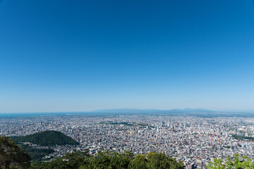 藻岩山展望台から望む札幌市の街並み  北海道札幌市の観光イメージ