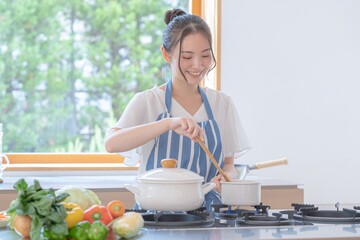 料理シーン　20代女性