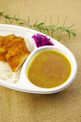 スパイシーなチキンカツカレー