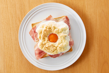 エッグインクラウド【雲の中に太陽がいるような見た目】