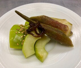 白瓜、赤おくら　漬物