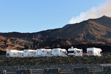 Etna - Camper a Piazzale Sapienza all'alba