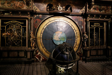 Fototapeta na wymiar Astronomische Uhr in der Kathedrale von Strassbourg. Strassbourg, Elsass, Frankreich, Europa