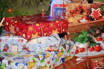 Fototapeta premium Santa Claus with gifts under the Christmas tree