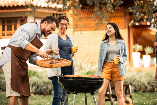 Churrasco em fam&iacute;lia ao ar livre