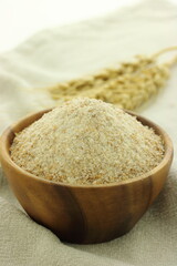 小麦全粒粉と麦の穂