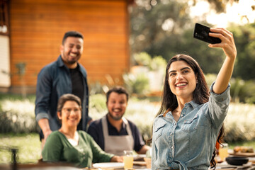 Selfie em família ao ar livre