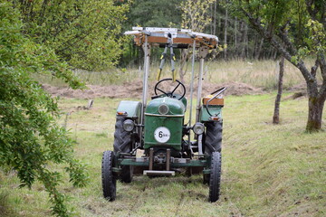 alter Traktor