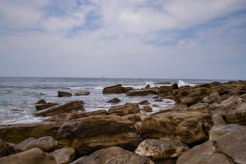 Fototapeta na wymiar rocky shore near the water