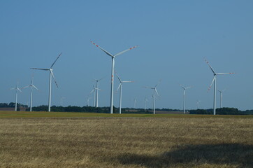 dęty, energetyczne, moc, turbina, wiatrak, elektrycznośc, niebo, okolica, alternatywa, generator, pola, ekologia, odnawialny, zieleń, blękit, turbina wiatrowa, krajobraz, farma, młyn, charakter, elekt © Szymon