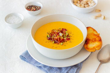Cheese cream soup with bacon and pistachios. Healthy eating. Recipe.