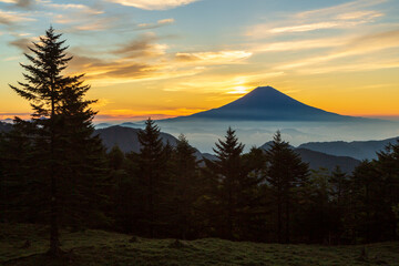 山伏岳から夜明けの富士山