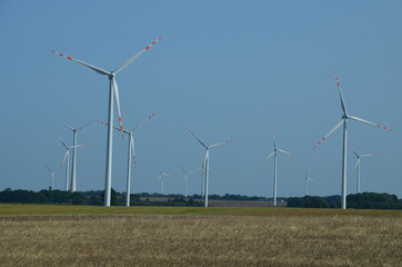 dęty, energetyczne, moc, turbina, wiatrak, elektrycznośc, niebo, okolica, alternatywa, generator, pola, ekologia, odnawialny, zieleń, blękit, turbina wiatrowa, krajobraz, farma, młyn, charakter, elekt © Szymon
