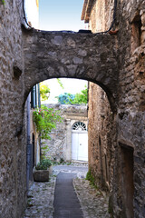 Fototapeta na wymiar Vaison-la-romaine. Arche. Cité médiévale. Medieval city. South of France. Provence. Vaucluse.
