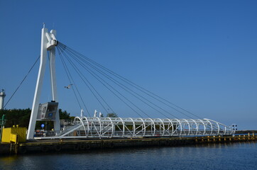 konstrukcja stalowa , most wiszący na linach , most stalowy , konstrukcja  ze stali produkcja
