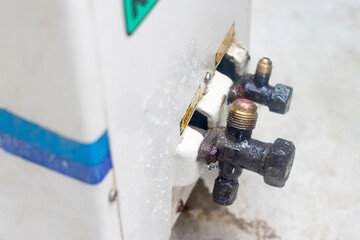 The air conditioner has been damaged so that the refrigerant leaks out of the system. The solution...