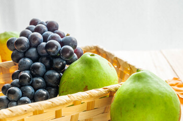 ぶどうと洋梨　スチューベンとフロンティア