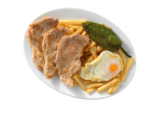 plato combinado filete de cerdo plancha con huevo frito pimiento frito y patatas en plato blanco con fondo rojo.