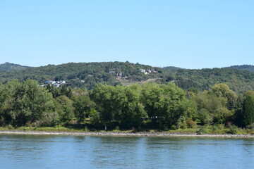 Blick auf die Ruine am Drachenfels