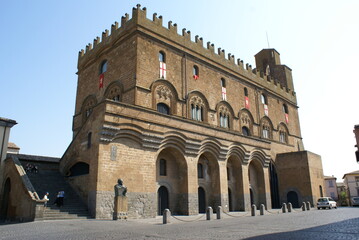 Obraz premium Orvieto, Italy - August 9 2009: facade of 