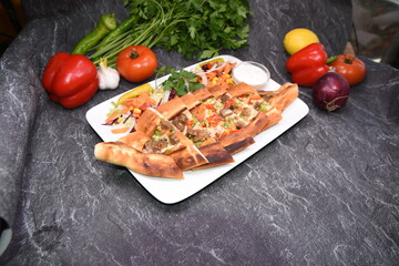 Etli pide, Pide mit fleisch
