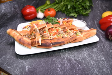 Etli pide, Pide mit fleisch