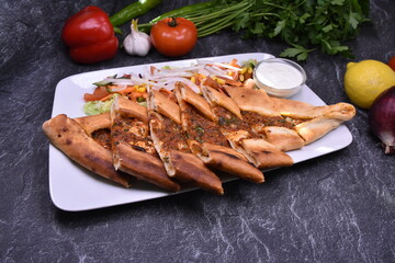 Kiymali Pide, Kıymalı Pide, Hackfleisch Pide