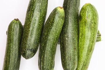 Zucchine fresche.