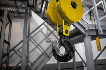 Swivel chain hook of electric hoist in workshop, chain block, pullersSwivel chain hook of electric hoist in workshop, chain block, pullers