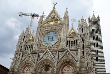Naklejka premium Siena, Tuscany, Italy: facade of the cathedral with a rose window