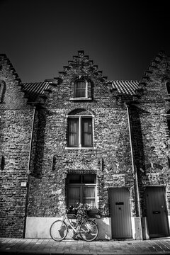 old house in Bruges with a bicycle