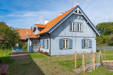 Obraz premium Beautiful old Lithuanian traditional fishermen's wooden house in Nida, Lithuania, Europe