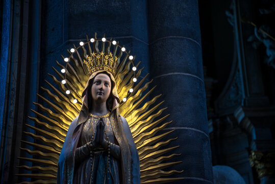 statue of the holy Mary in Gand, in a blue and gold light