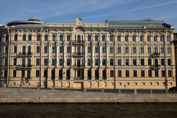 Fototapeta na wymiar Palais à Saint-Pétersbourg, Russie