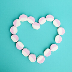 Obraz premium Heart shape made of marshmallows