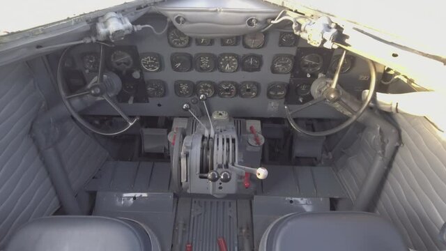 Airplane Cockpit DC3 twin seat