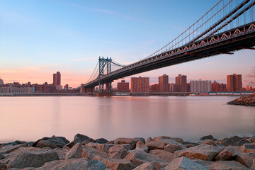 Pont de Manhatan au coucher de soleil depuis Brooklyn