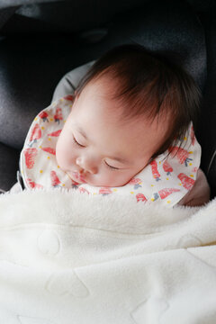 Baby in safety seat fell asleep