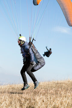 Paragliding launching of the ground