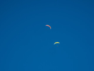 Gleitschirmfliegen in den Alpen
