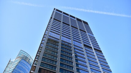 Obraz premium Bottom view of modern office buildings in the business district