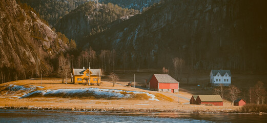Bergen Lake Huts © Tony