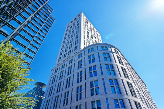 大阪 中央区本町3丁目交差点 セントレジスホテル大阪