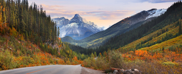 Panoramic view of Canadian rocky mountains in autumn time
