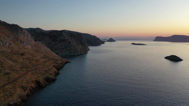 Vlychos Beach is situated in the little resort of the same name. Small pebble beach with crystal-clear waters.Undeveloped, quiet beach.
palamidas