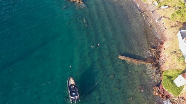 Vlychos Beach is situated in the little resort of the same name. Small pebble beach with crystal-clear waters.Undeveloped, quiet beach.