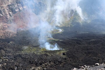 Etna - Interno del cratere Bocca Nuova