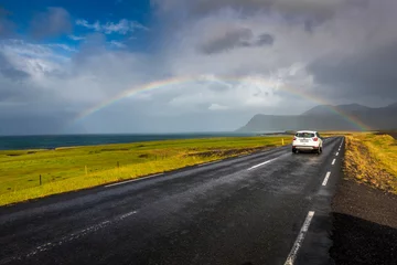 Foto op Plexiglas Kirkjufell Regenboog boven de berg Kirkjufell, IJsland