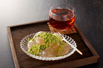 わらび餅【抹茶】とほうじ茶